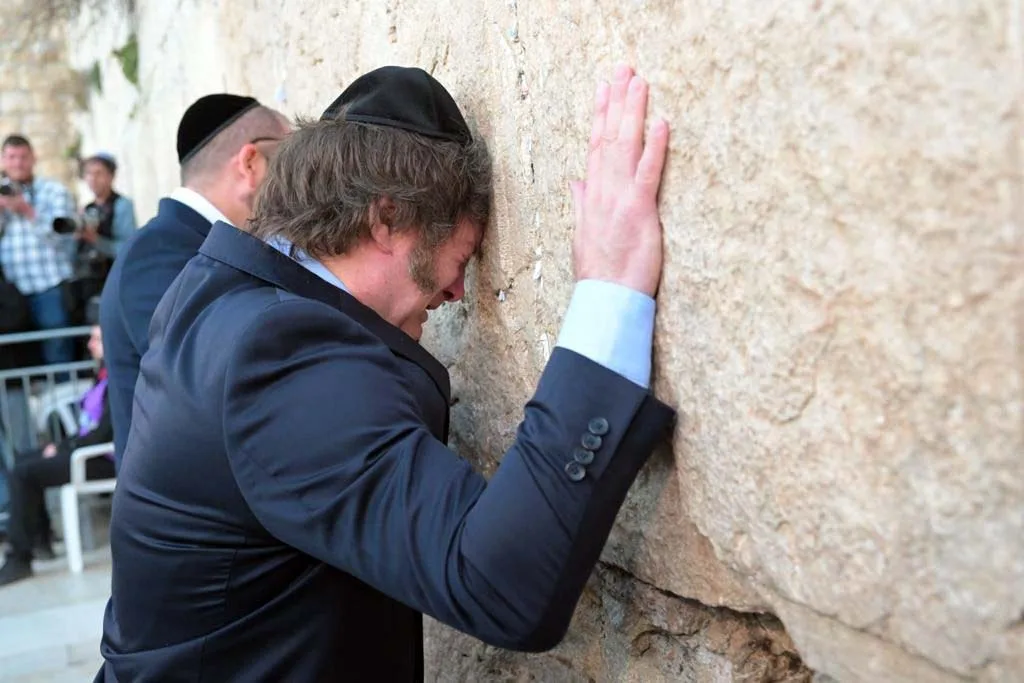Javier Milei en el Muro de los Lamentos. Imagen: Reuters.