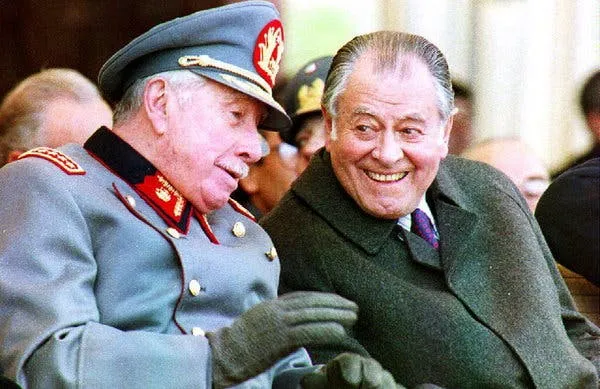 Patricio Aylwin y Augusto Pinochet en 1993.