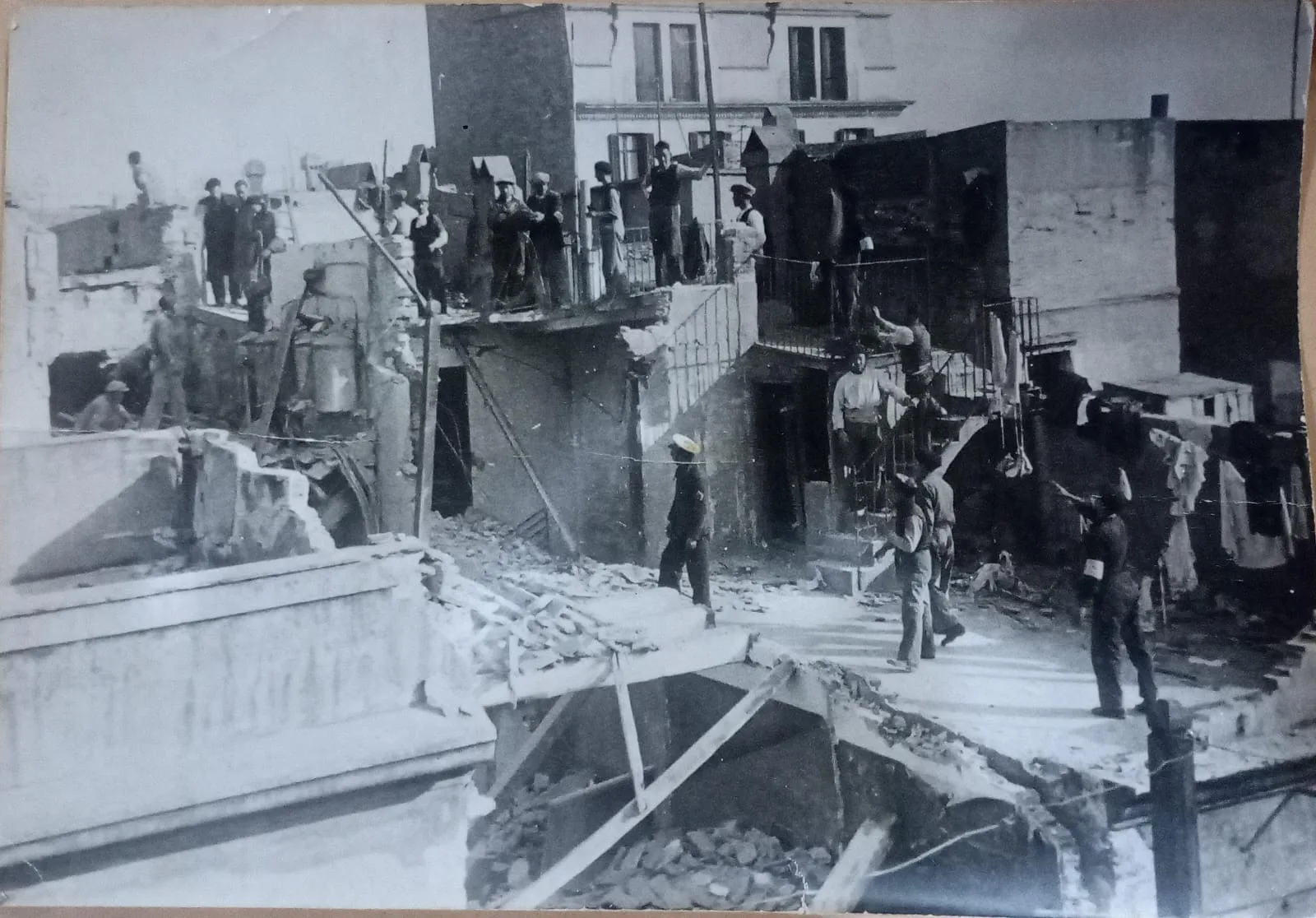 Foto familiar recuperada por Raúl, tras la inundación.