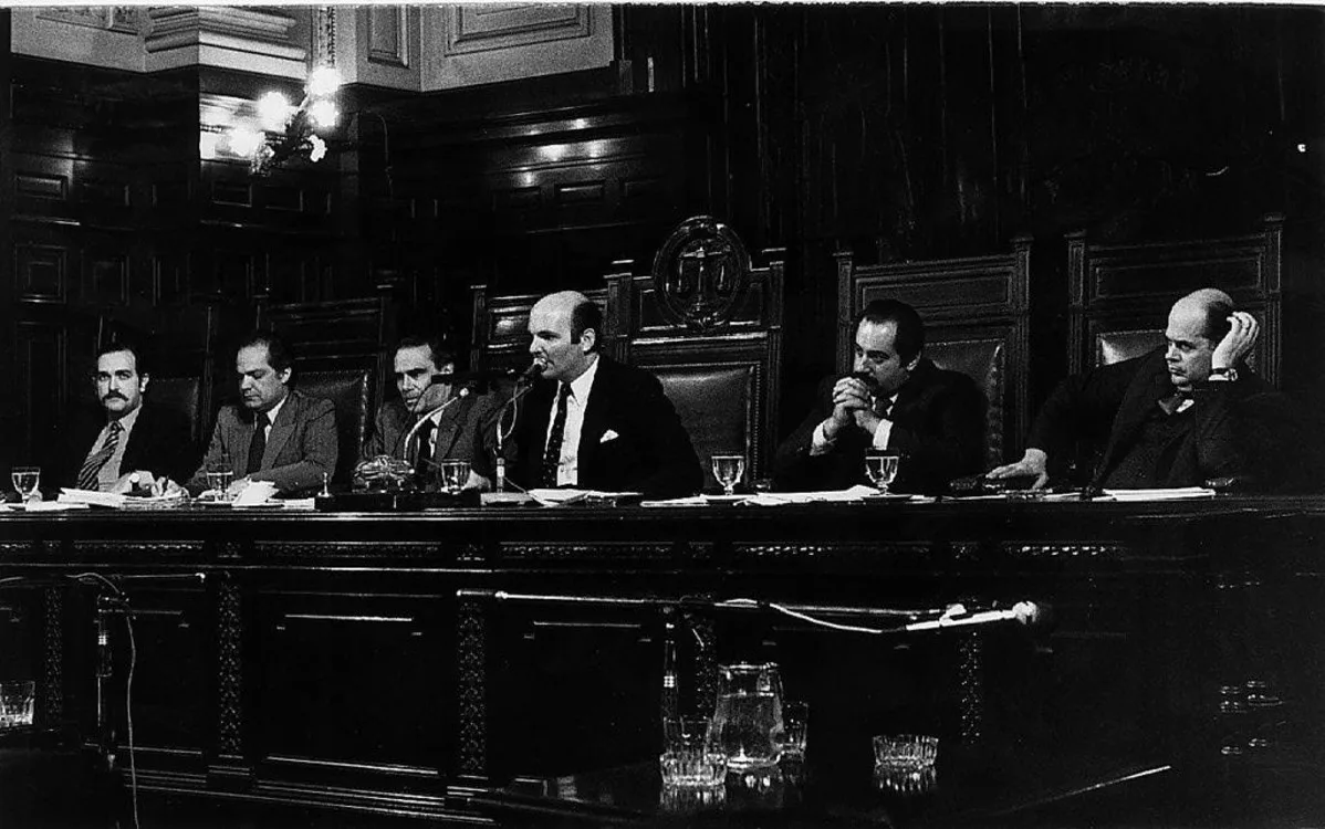 El 9 de diciembre de 1985 la Cámara Nacional de Apelaciones condena a militares