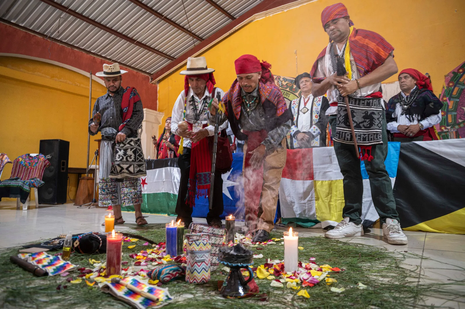 La Organización de Naciones Originarias se reunió en la cuna maya | Ornitorrinco Ceremonia de apertura de la Asamblea Mundial de la Organización de Naciones Originarias. Foto/Alan Ovalle