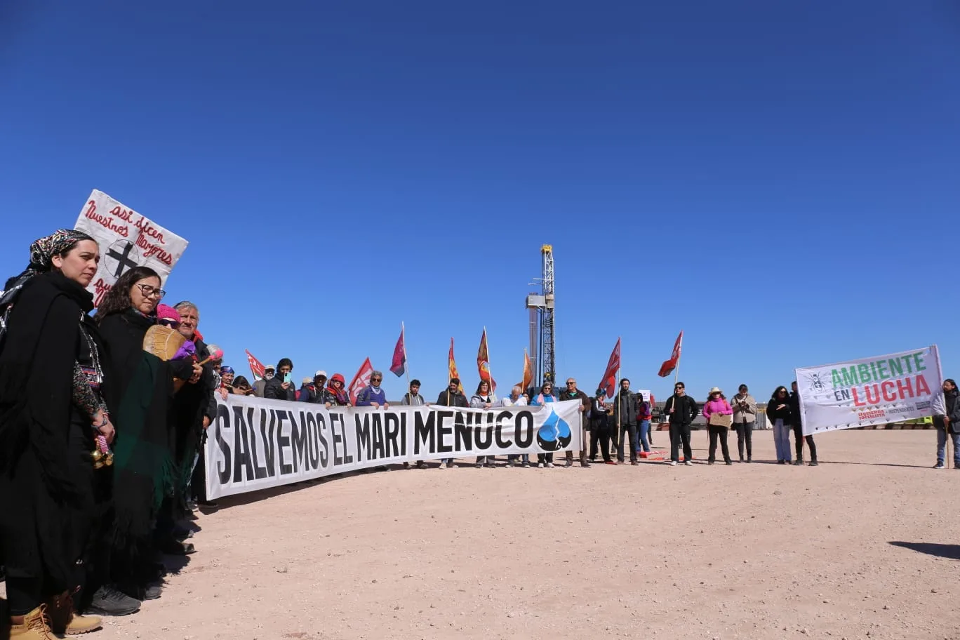 YPF perfora, la comunidad resiste: fracking en Mari Menuco | Ornitorrinco Créditos: Equipo de comunicación de la Zonal Xawvnko de la Confederación Mapuce de Neuquén.(Mari Menuco)