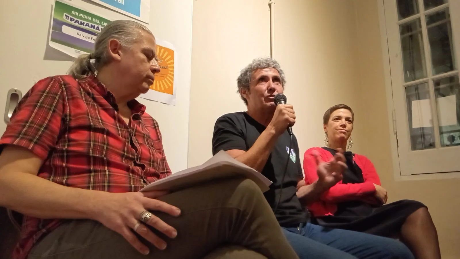 La literatura “a contrapelo” de Juan Bautista Duizeide | Ornitorrinco Sobre un cuerpo ausente quizá sea una novela, como dice su autor, “a contrapelo”. Pero también un texto que espía lo autobiográfico. Foto/Leandro Albani