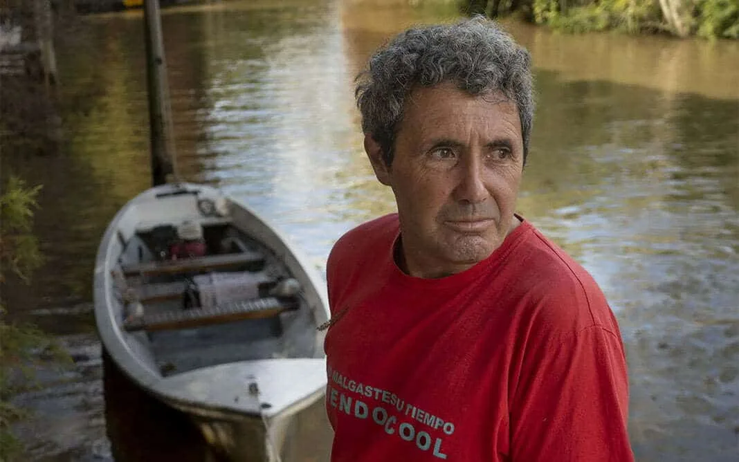 La literatura “a contrapelo” de Juan Bautista Duizeide | Ornitorrinco "Cuento, a veces basándome un poco en cosas que viví, cosas que le suceden a personajes que son ficcionales", explica Juan Bautista Duizeide, el entrevistado. Foto/Pepe Mateos para Convivimos.