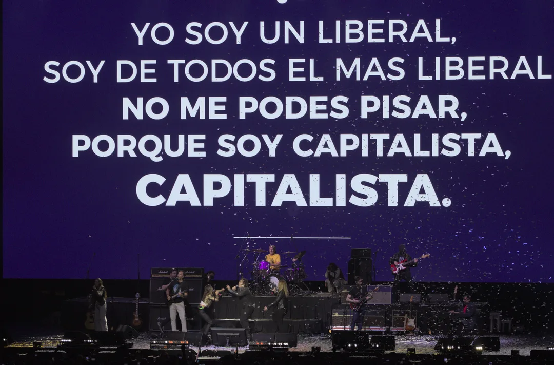 Javier Milei y la banda presidencial: balada para un presidente en re menor | Ornitorrinco Milei-y-la-banda-presidencia