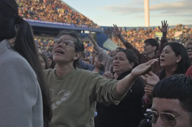 la fe mueve montanas y llena estadioss23 | La fe mueve montañas y llena estadios | Ornitorrinco