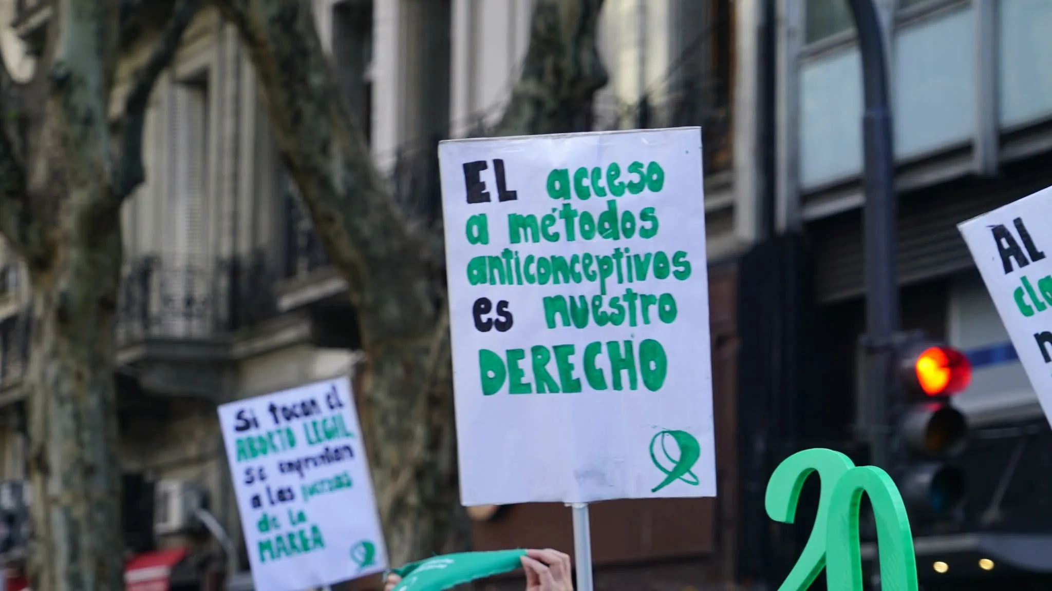 En estas voces, la violencia no fue solo un acto individual: funcionó como tecnología social de control, sostenida por condiciones materiales que limitaron la autonomía. Foto/David Paoli Testa