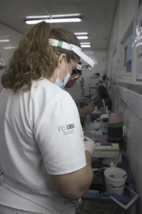 Ensename los dientes la UBA entrego 180 protesis gratuitas durante el paro a la japonesa15 | Enséñame los dientes: la UBA entregó 180 prótesis gratuitas durante el "paro a la japonesa" | Ornitorrinco