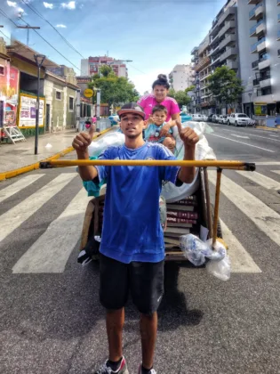 7c036883 e97a 4533 a3f5 6cbe13596016 | La calle era esto y nadie estaba mirando | Ornitorrinco