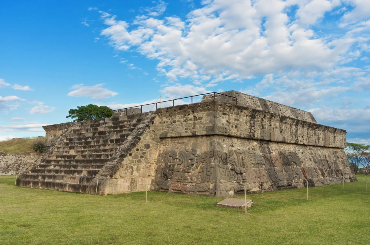 Templo de la Serpiente Emplumada en Xochicalco. Sitio arqueológico precolombino en México. Sitio del Patrimonio Mundial de la UNESCO. Foto/IStock