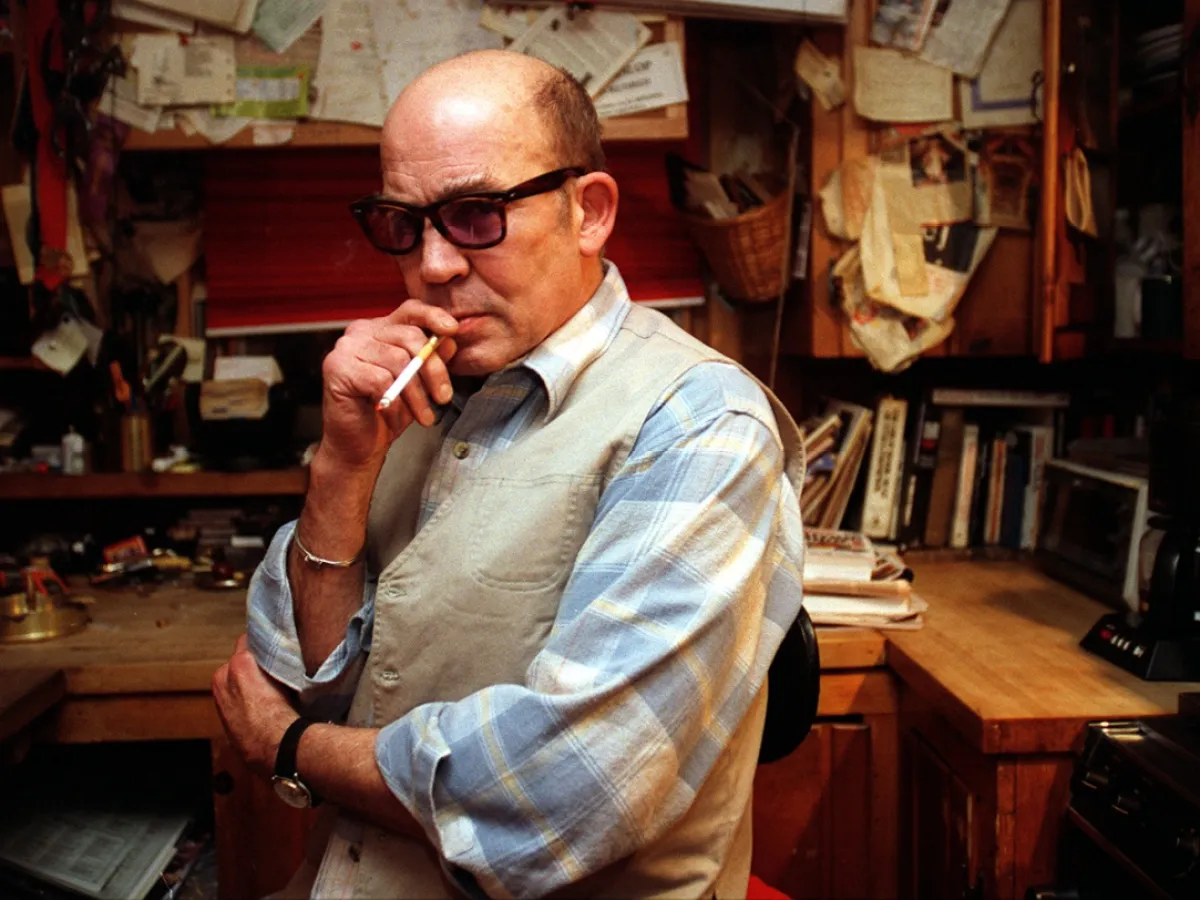 Hunter S. Thompson: política lisérgica y Freak Power para conquistar el Sueño Americano | Ornitorrinco Participó en movilizaciones en contra de la guerra en Irak iniciada por Estados Unidos en 2003, puso en tela de juicio la finalidad de los atentados atribuidos a Al Qaeda, y repitió, una y mil veces, que eran la gran excusa para que la industria petrolera obtuviera ganancias descomunales.