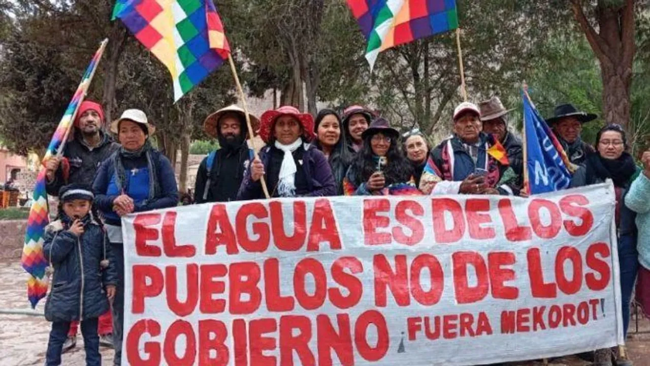 "Nosotros venimos hablando de la privatización del agua desde hace diez u once años y de cómo eso repercute en los alimentos y en la vida cotidiana de los pueblos indígenas", explica el entrevistado